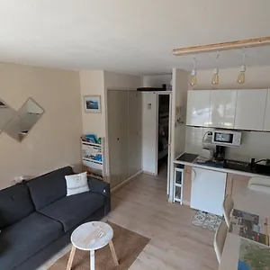  Appartement Cyr-sur-mer La Madrague Les Aigues Marines France